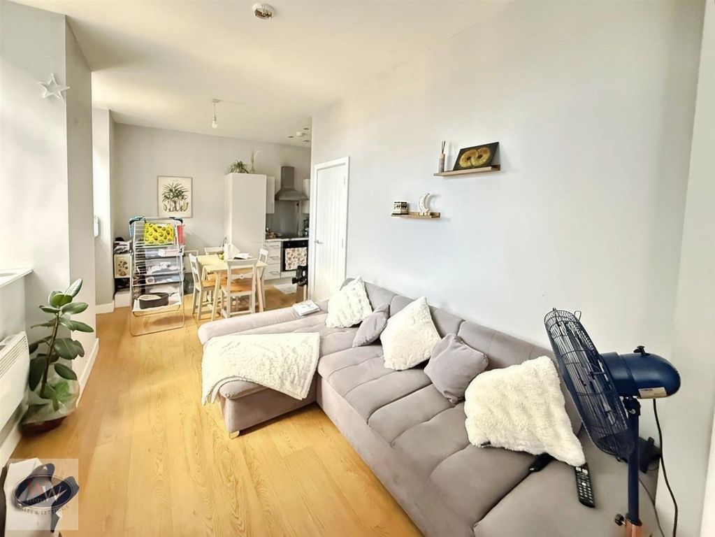 Property photo 2 of 10 Lounge
