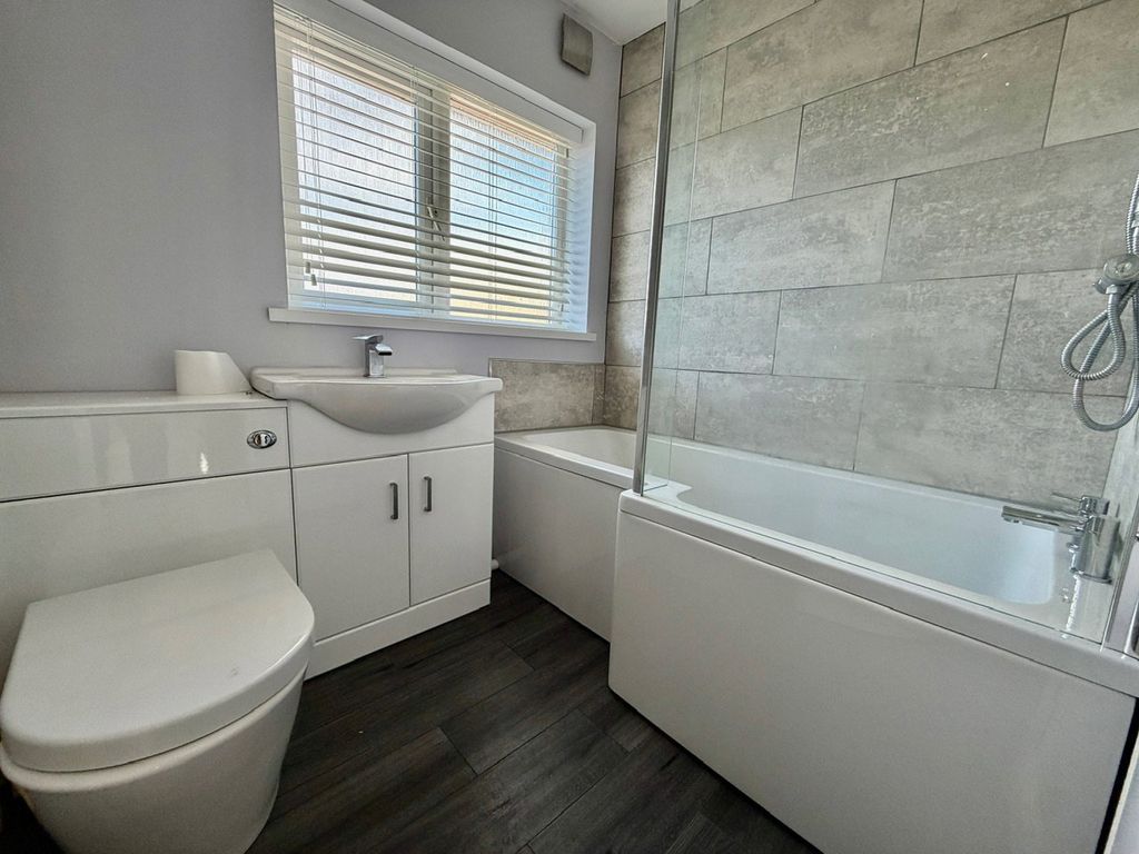 Property photo 3 of 28