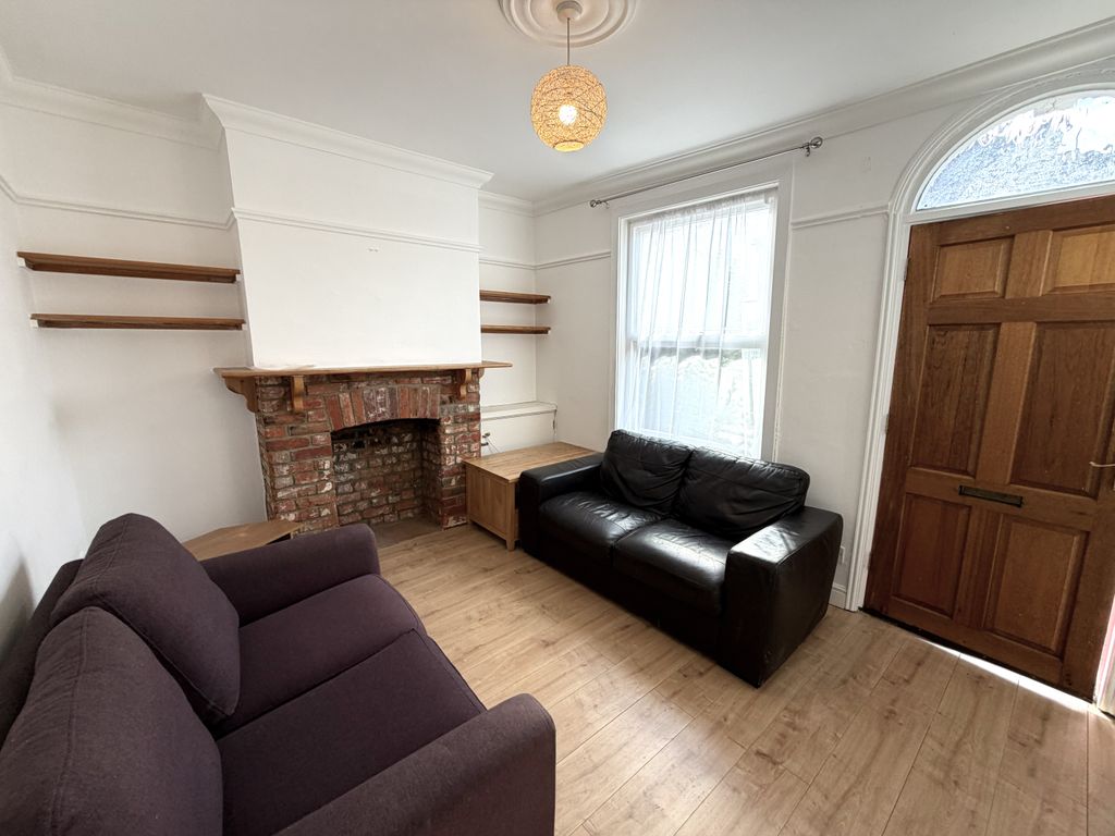 Property photo 2 of 6