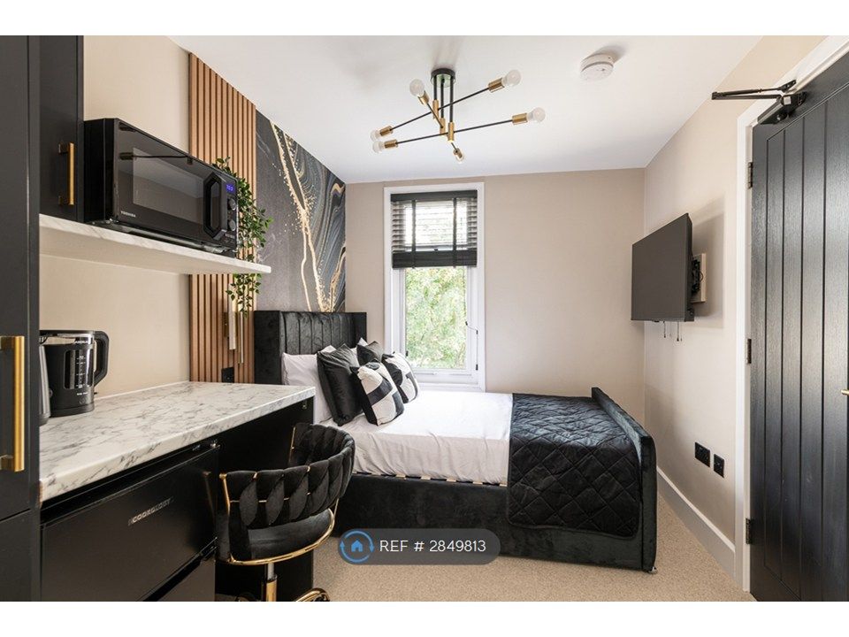 Property photo 1 of 8 Room 4 - Double En Suite