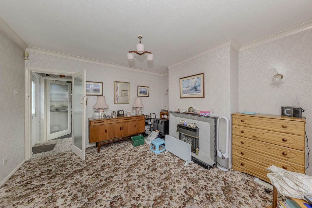 Property photo 3 of 17