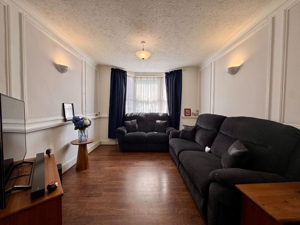 Property photo 2 of 11 4997934