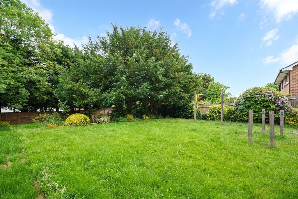 Property photo 3 of 12 Garden