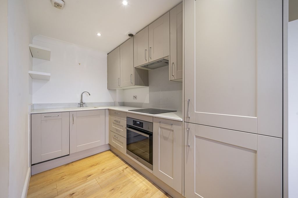 Property photo 2 of 10 Kitchen