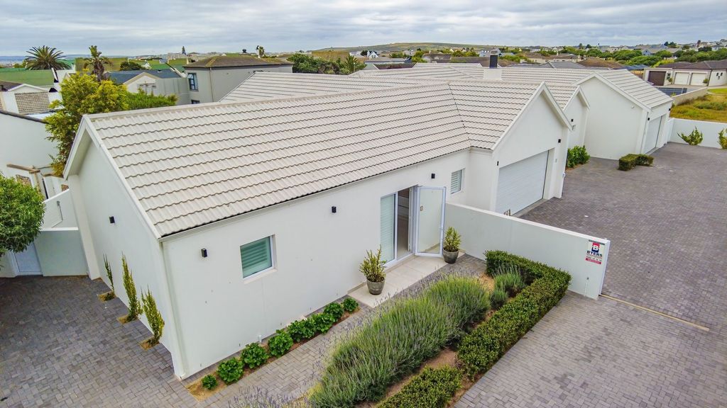Property photo 2 of 115