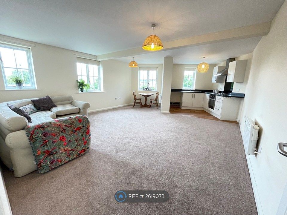 Property photo 2 of 21 Living Room