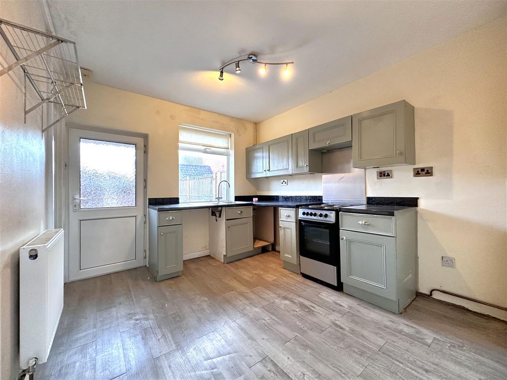 Property photo 2 of 12 Kitchen/Diner 092