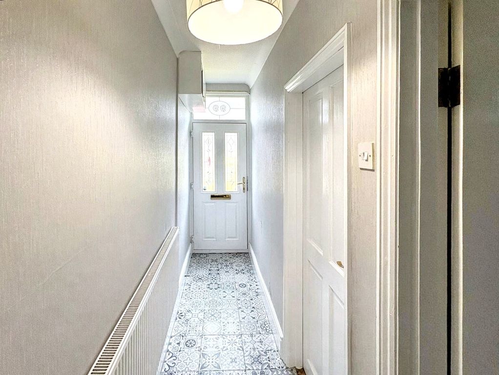 Property photo 2 of 11 Hallway