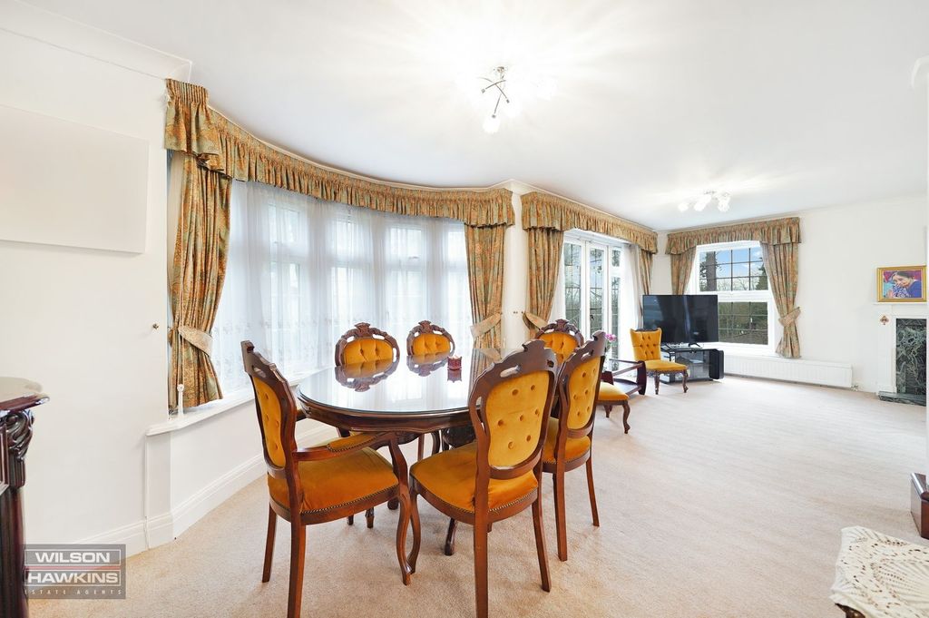 Property photo 3 of 18