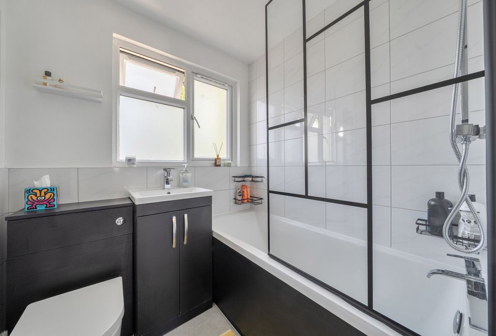 Property photo 3 of 20 Bathroom