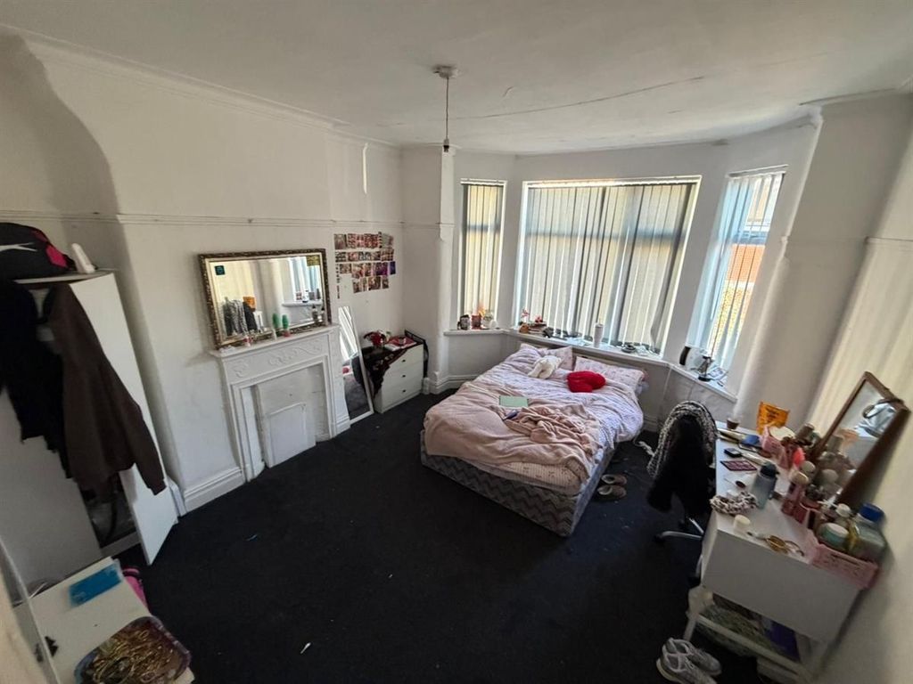 Property photo 1 of 8 Spacious Bedroom With A Bright Bay Window...