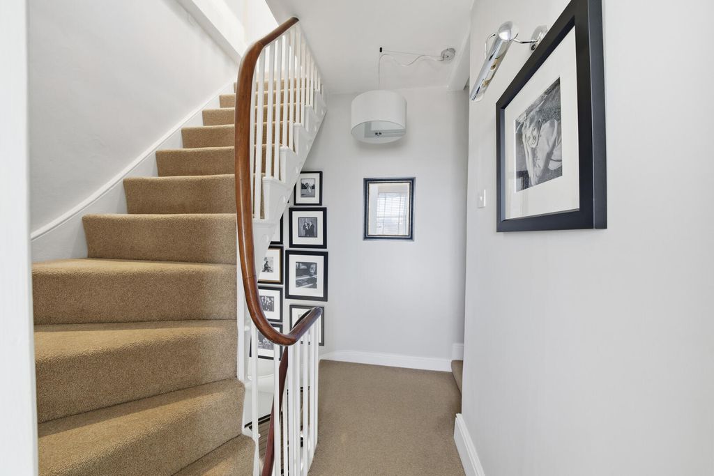 Additional image 12 of 3 bed flat for salePark Terrace, The Park NG1