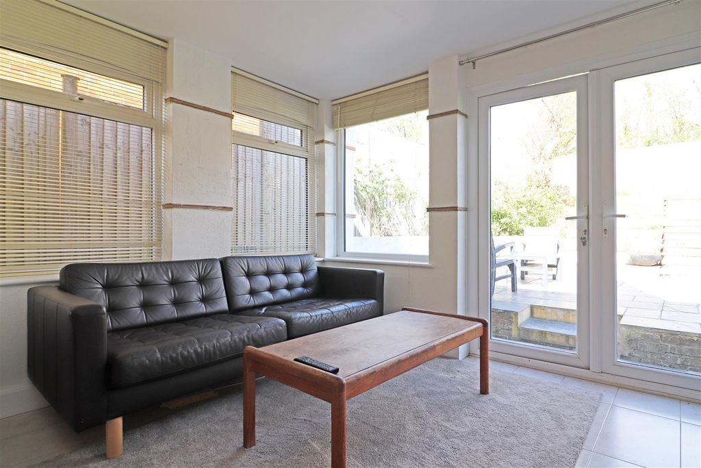 Property photo 2 of 22