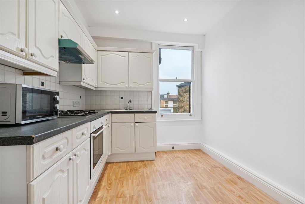 Property photo 3 of 11 Fff 33 Himley Road Sw17  Kitchen 1.Jpg