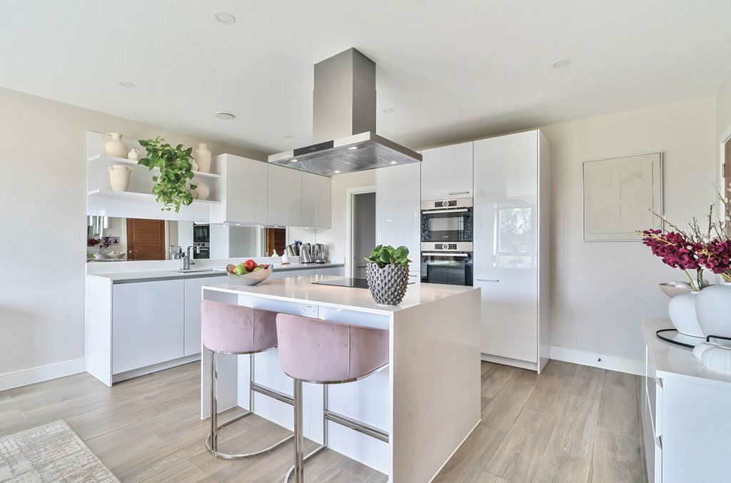 Property photo 3 of 15 1311221-18-6849Bf...