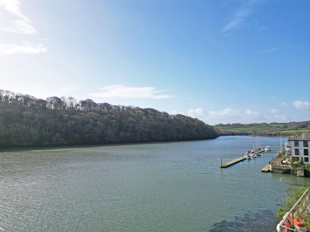 Property photo 3 of 9 Photo 3