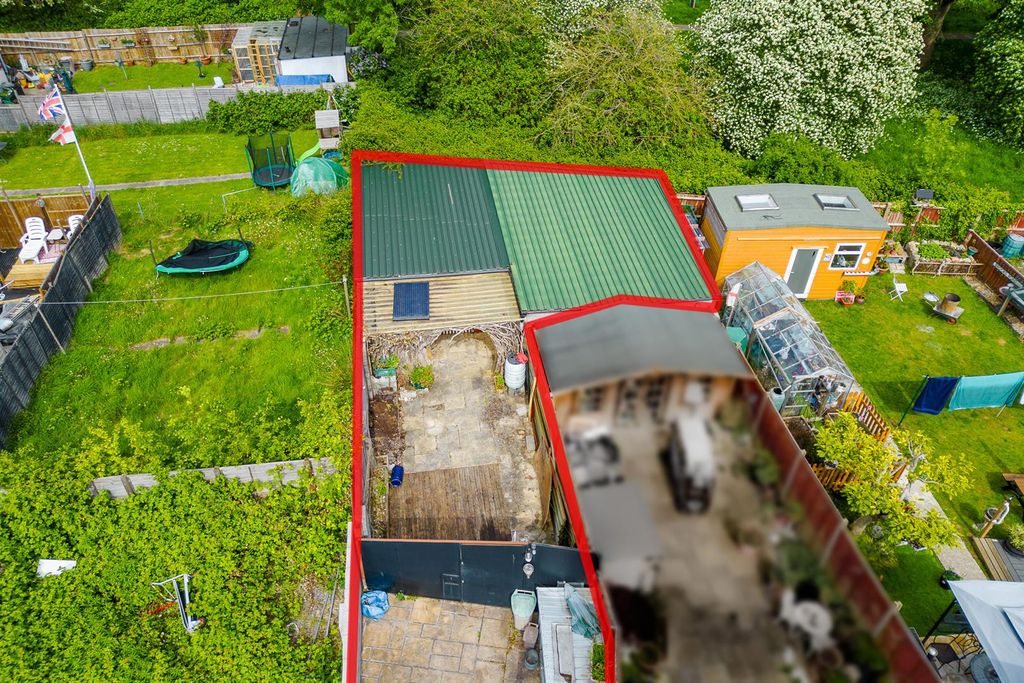 Property photo 3 of 21 Garage & Workshop @ Blackthorn Road, Hartcliffe, B