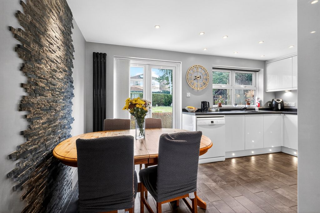 Property photo 3 of 25