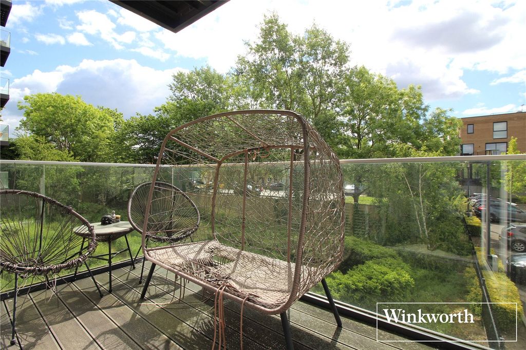 Additional image 14 of 2 bed flat for saleStation Road, Borehamwood, Hertfordshire WD6