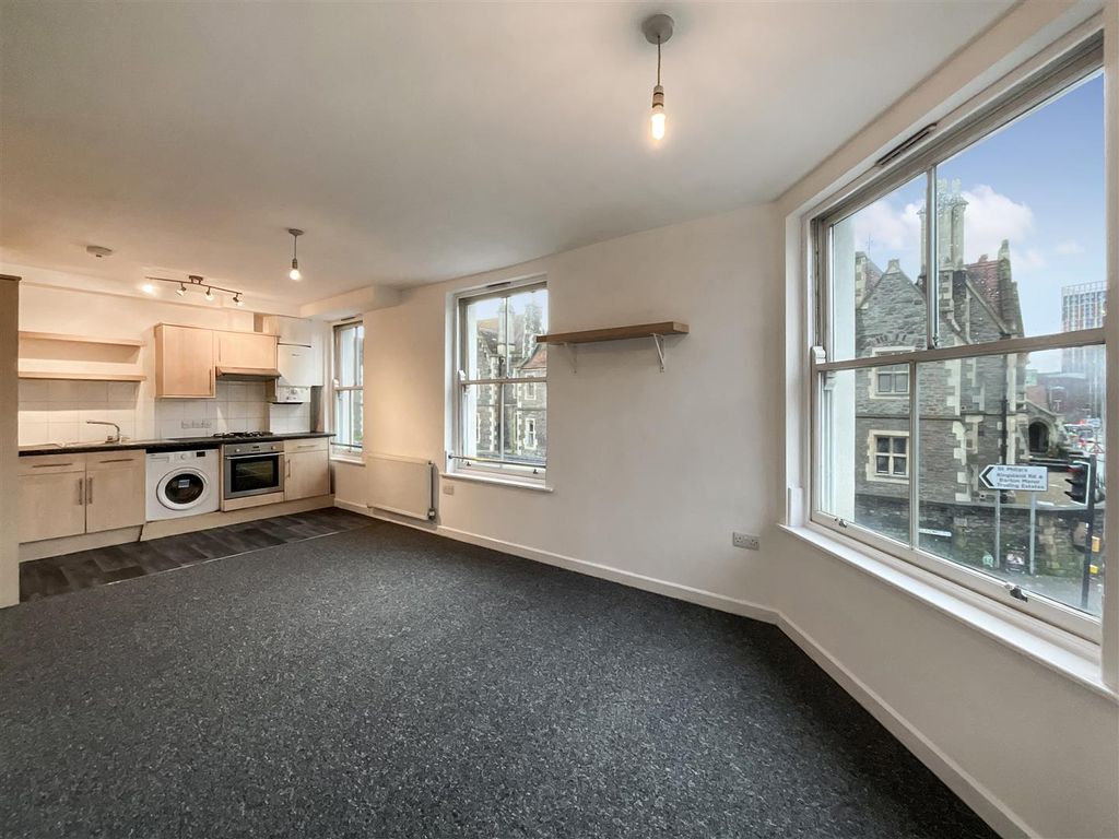 Property photo 2 of 13 Kitchen/Lounge