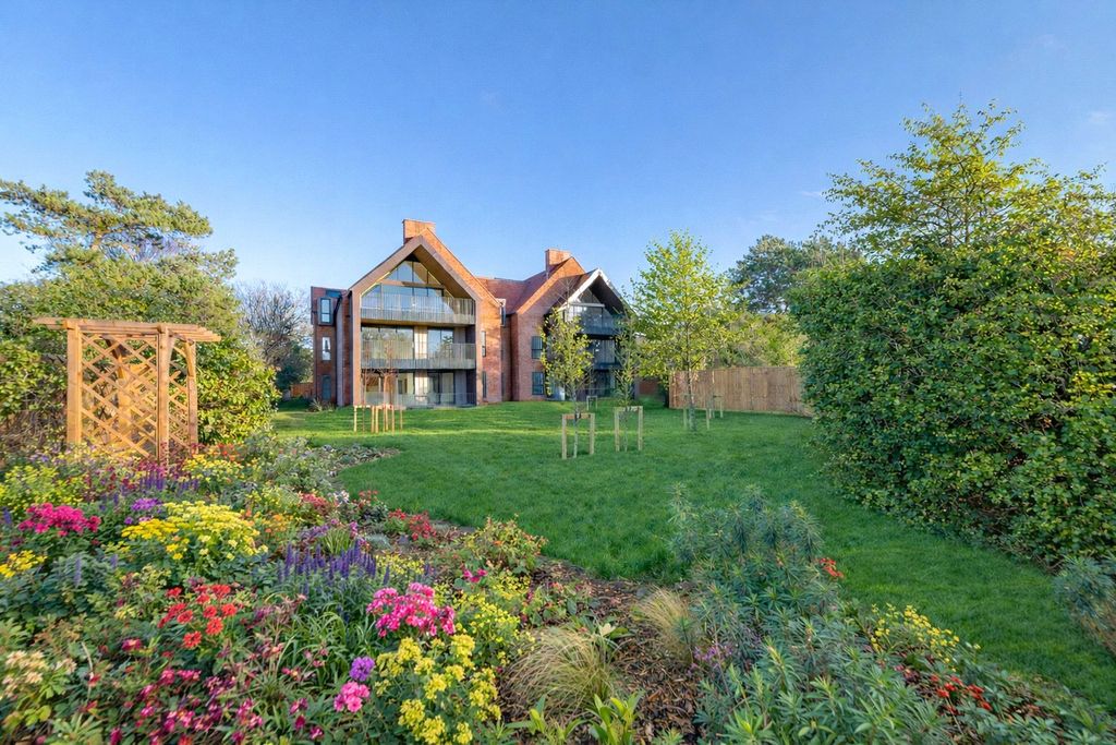 Property photo 1 of 15 The Links