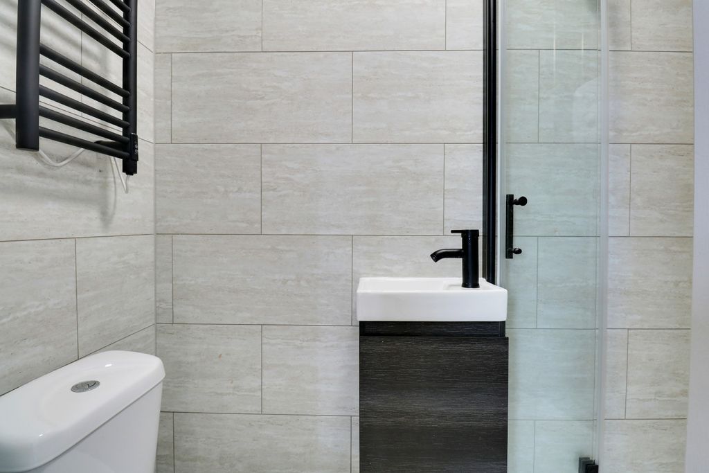 Property photo 3 of 5 5165832