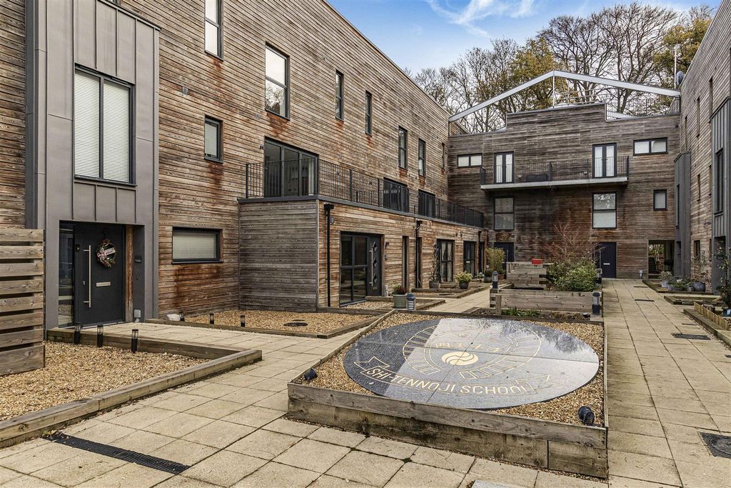 Property photo 2 of 17 18_67091.Jpg