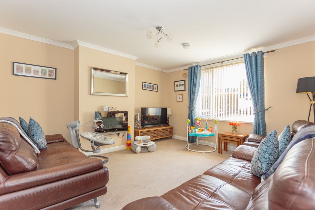 Property photo 2 of 17 Living Room