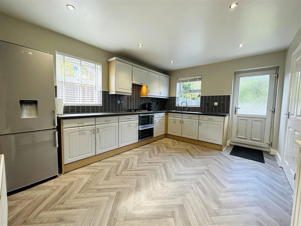 Property photo 2 of 14 Kitchen.Jpg