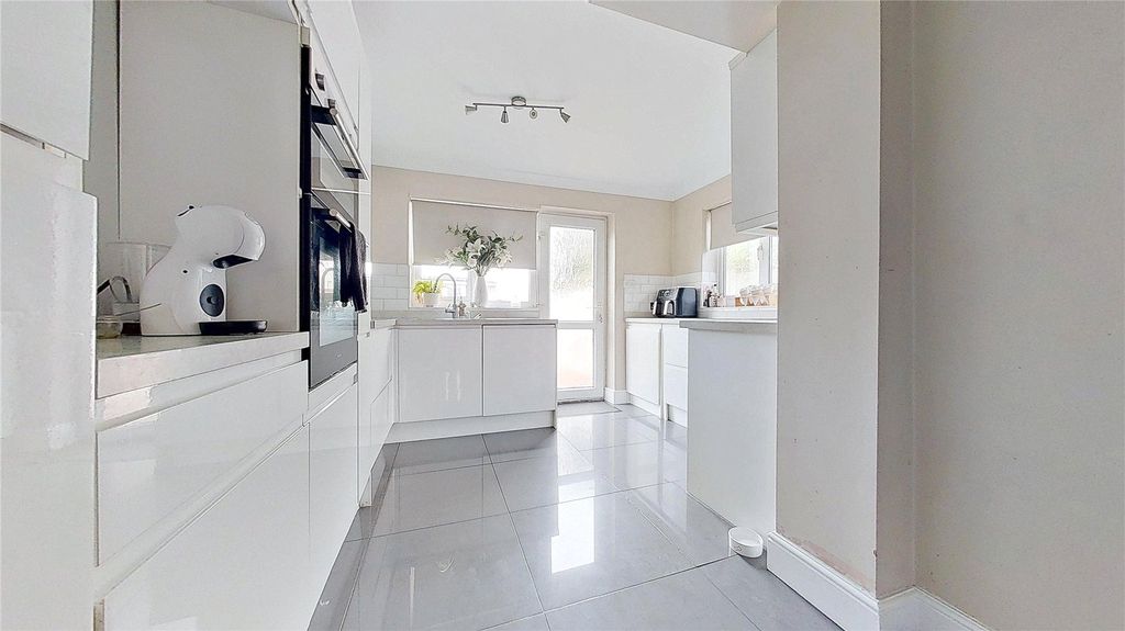 Property photo 3 of 21 Picture No. 13