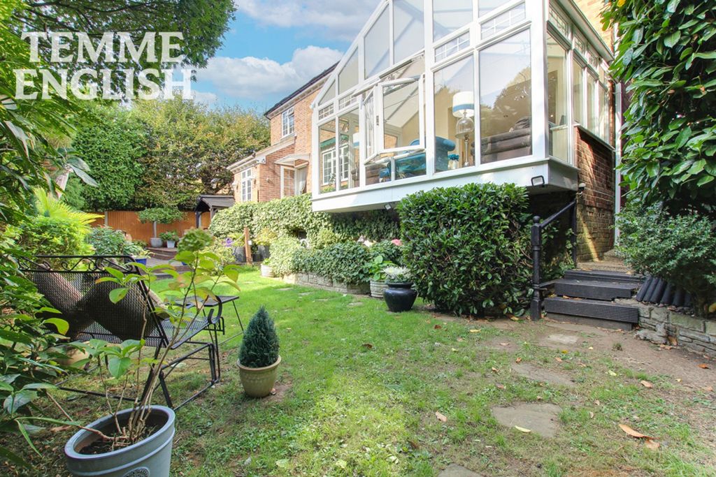 Property photo 3 of 31