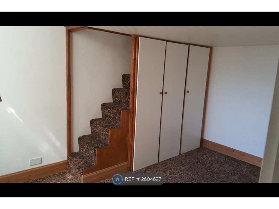 Property photo 3 of 11 Mezzanine Bedroom