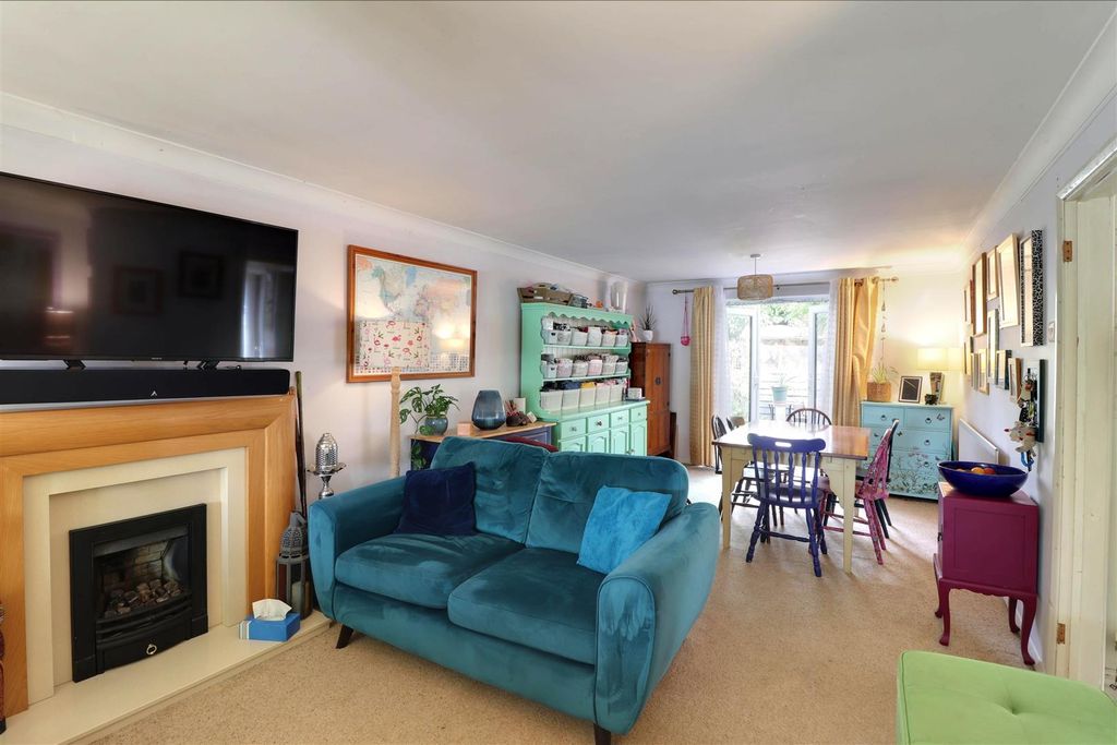 Property photo 2 of 23