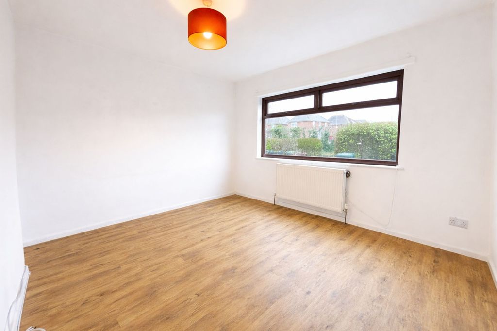 Property photo 3 of 10 Lounge