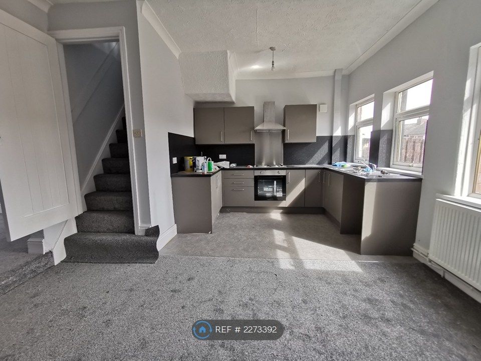 Property photo 3 of 12 Kitchen