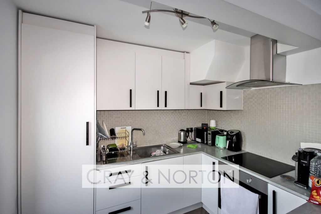 Property photo 2 of 9 Photo 8