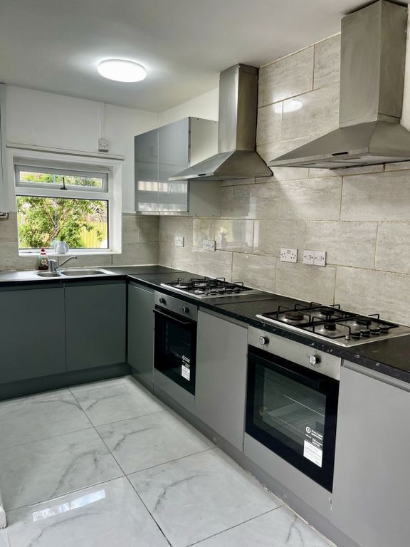 Property photo 1 of 11 6 Bedroom Terraced For Rent