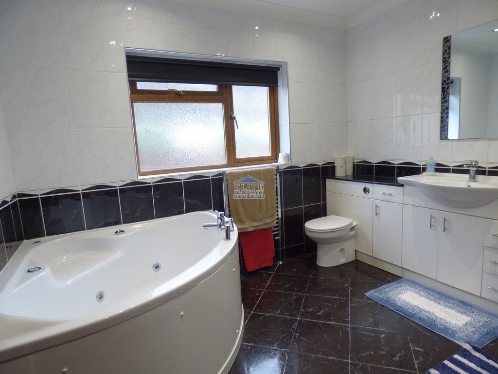 Property photo 3 of 20 Bathroom