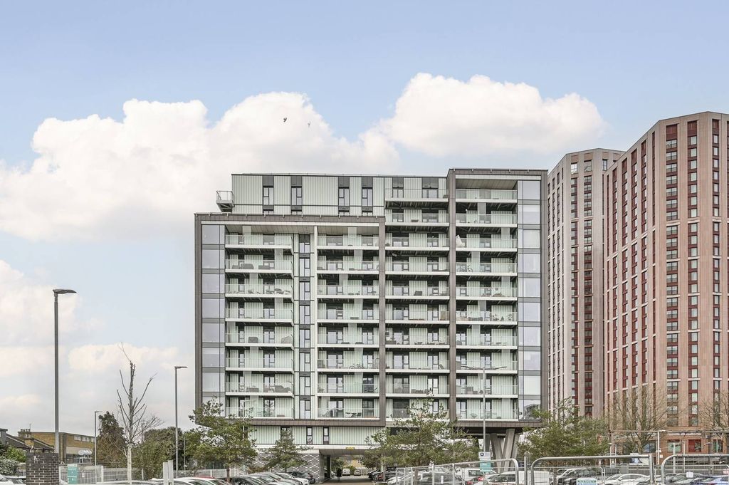 Property photo 1 of 18