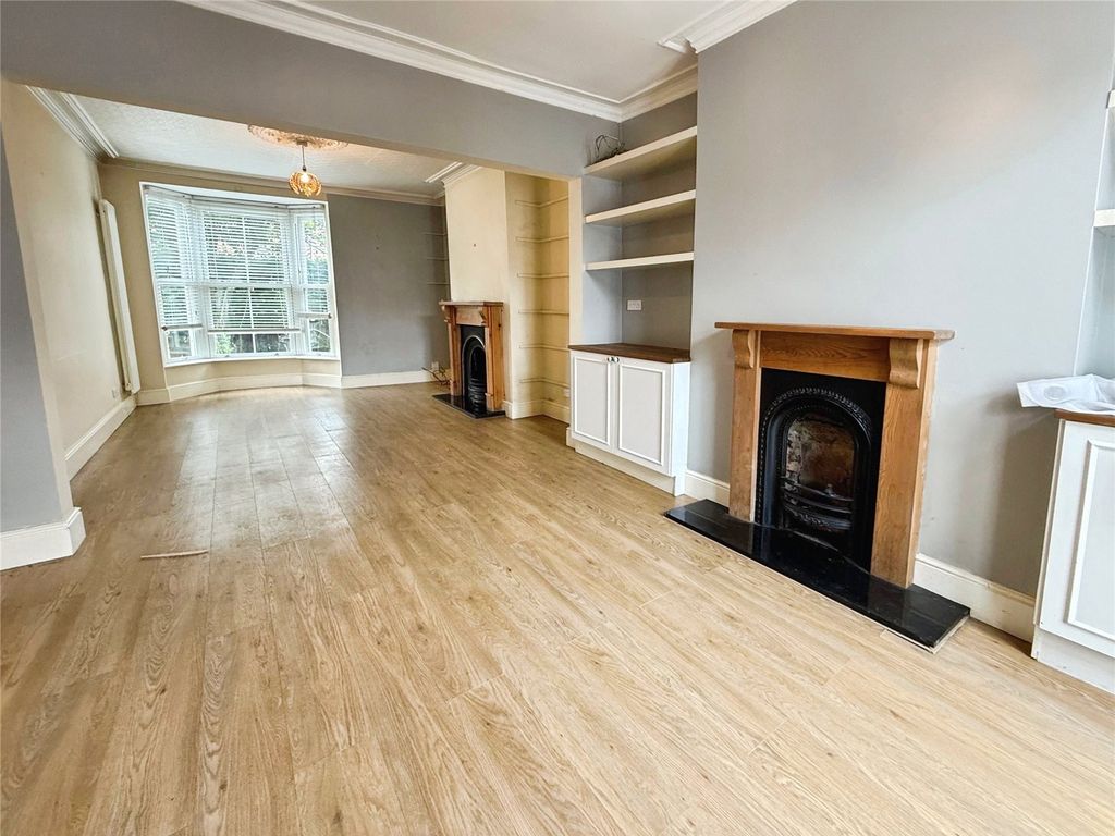 Property photo 2 of 16 Lounge