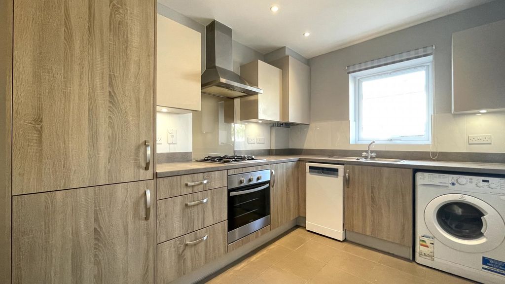 Property photo 3 of 10 Kitchen