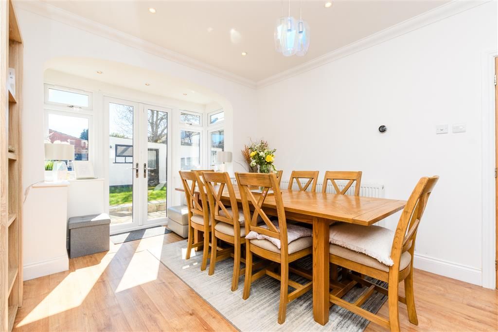 Property photo 3 of 11 Dining Area