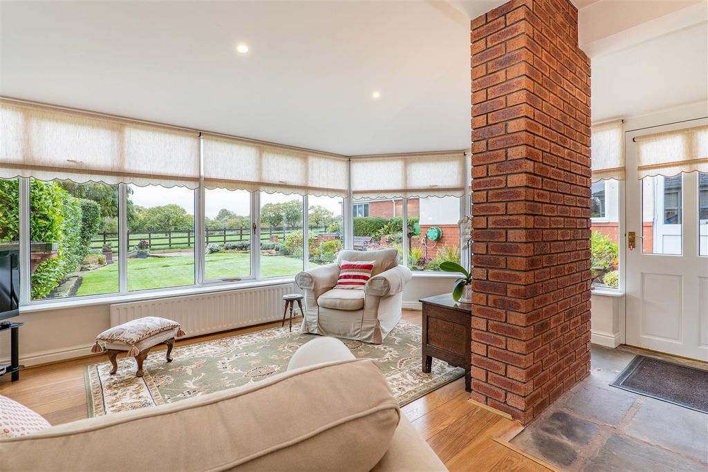 Property photo 3 of 42 Orangery