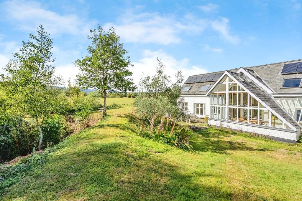 Property photo 2 of 34