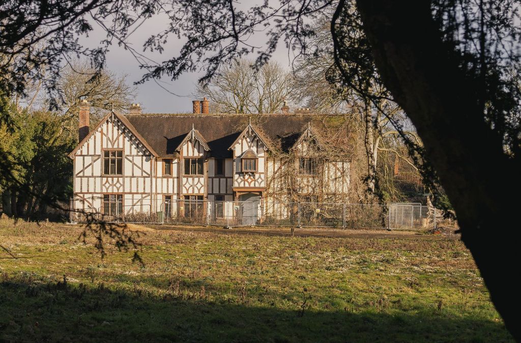 Property photo 1 of 28