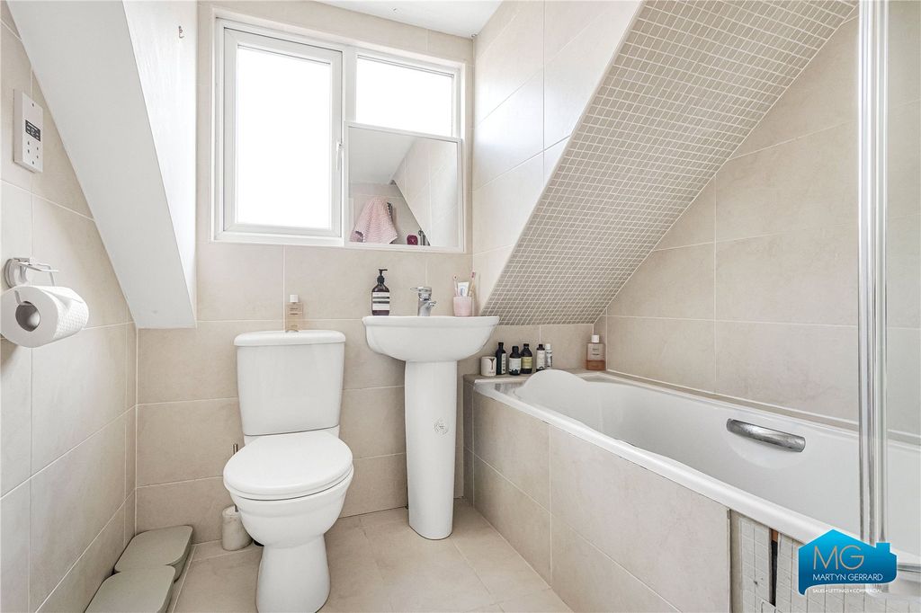 Property photo 2 of 23 Picture No. 27