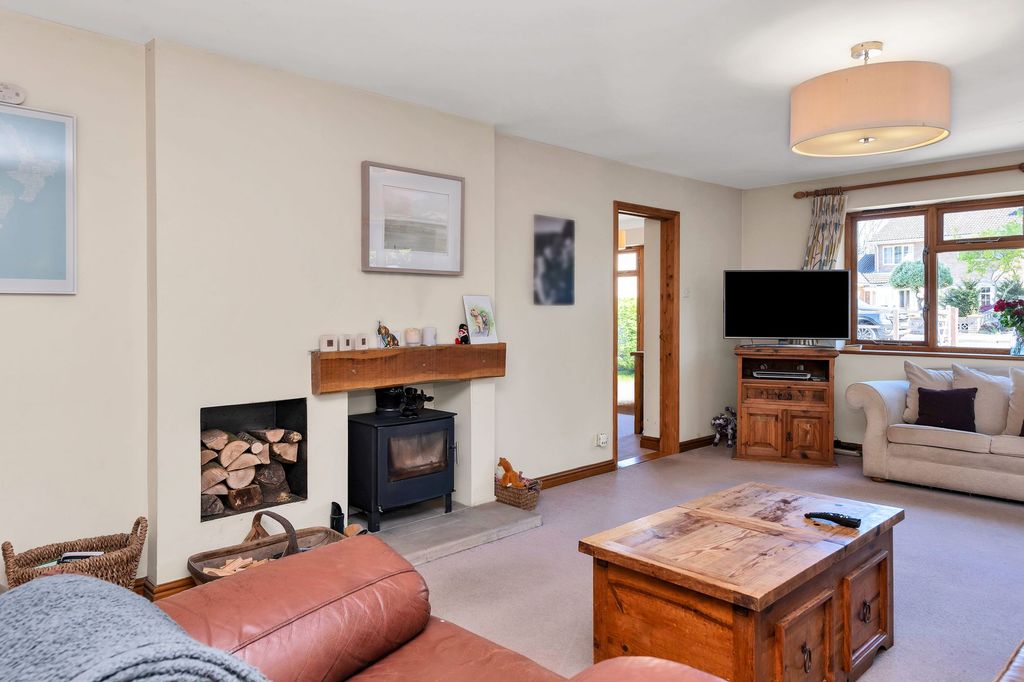 Property photo 2 of 28