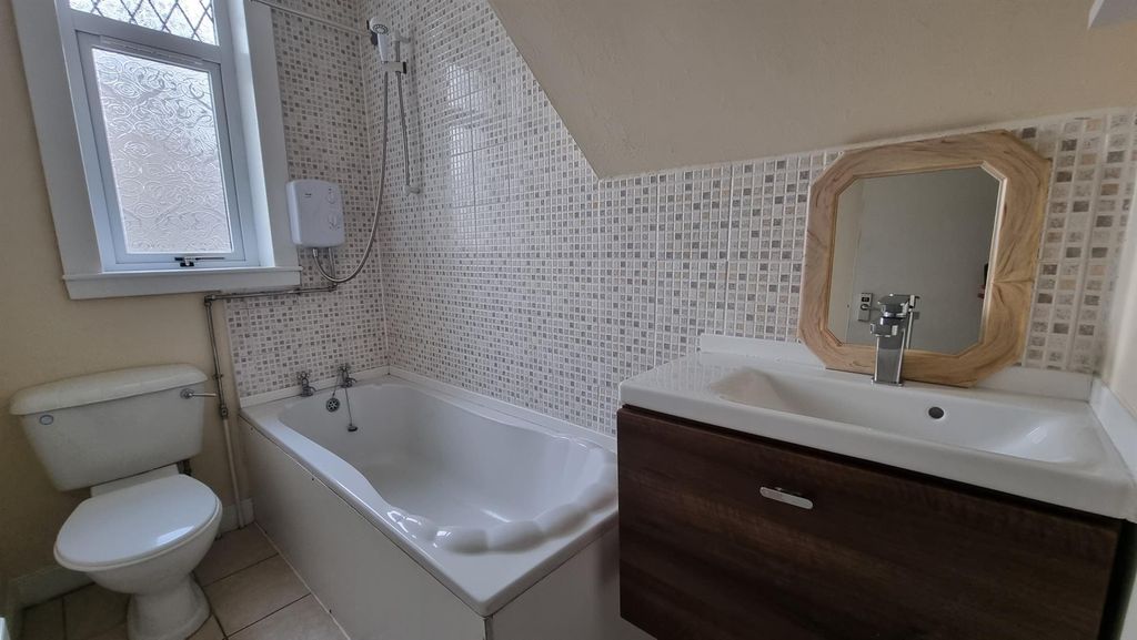 Additional image 6 of 2 bed flat to rentMyrtle Crescent, Kirkcaldy KY2