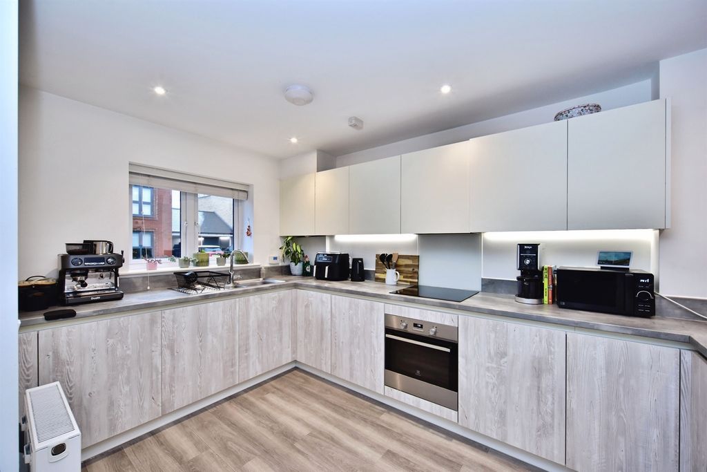 Property photo 3 of 18