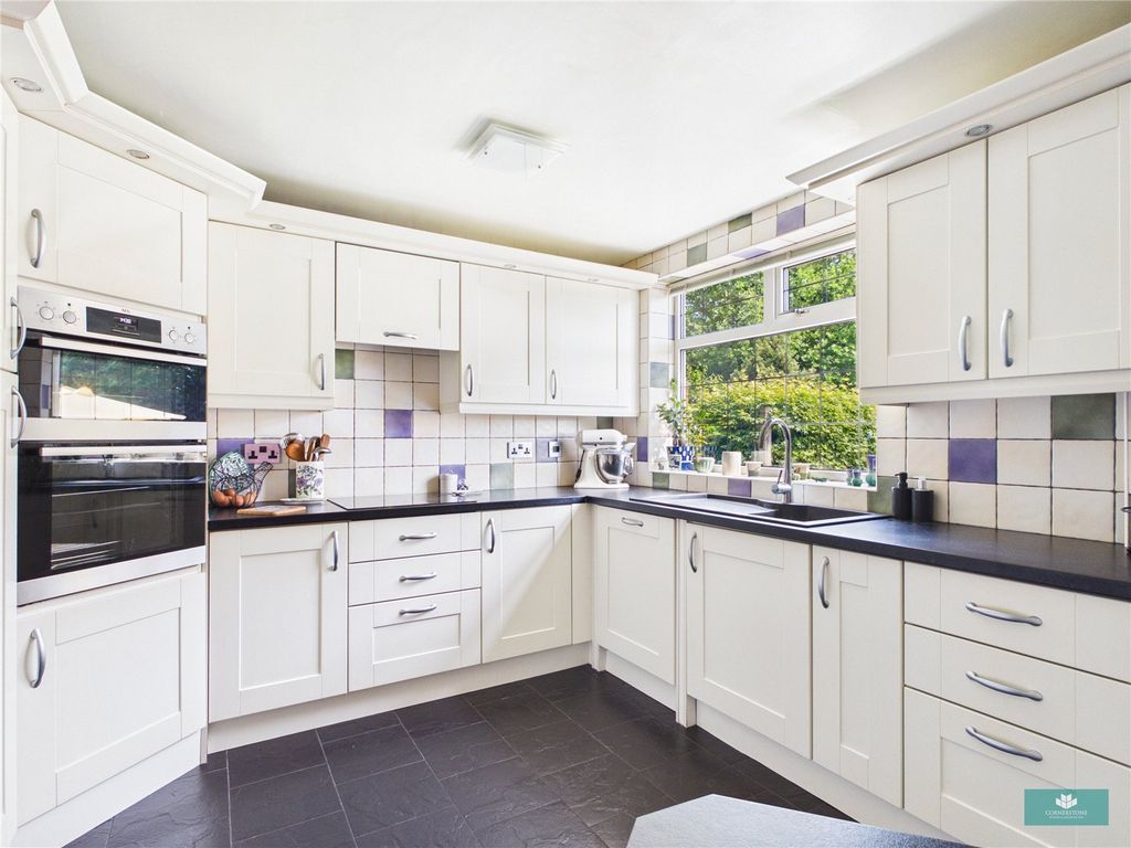Property photo 3 of 41 Picture No. 14